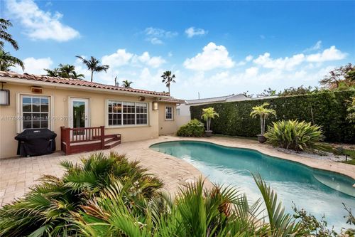 8934 Emerson Ave, Surfside, FL, 33154-3365 | Card Image