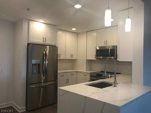 1 Carriage City Plz, RAHWAY, NJ, 07065-5181 | Card Image