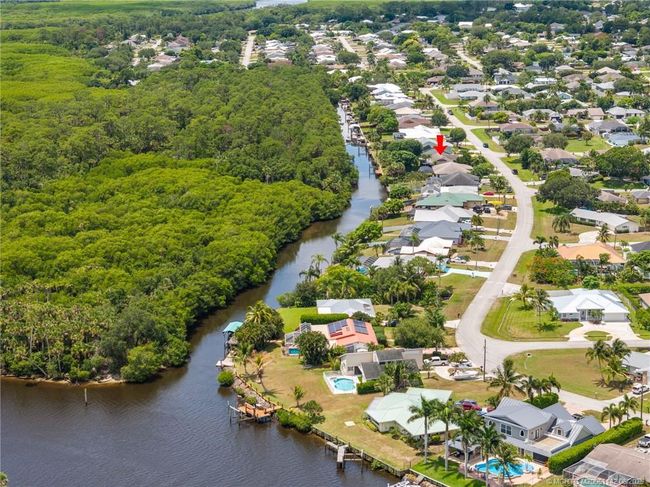 1339 Se Coral Reef St, House other with 3 bedrooms, 2 bathrooms and 2 parking in Port Saint Lucie FL | Image 11