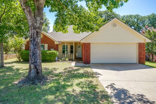 114 Whiterock Ct, Weatherford, TX, 76086-4681 | Card Image