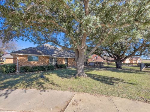 101 Village Gate Dr, Waxahachie, TX, 75165-1600 | Card Image