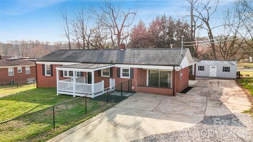 606 Park Ave, Morganton, NC, 28655-6073 | Card Image
