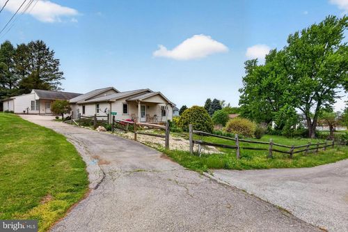 933 Centennial Ave, Hanover, PA, 17331-3901 | Card Image