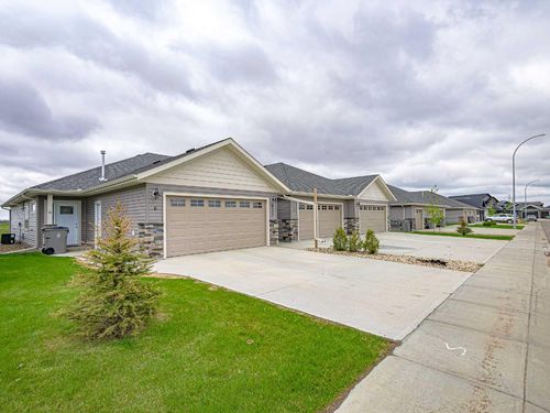 7-4503 16 Street, Lloydminster, AB, S9V2K9 | Card Image