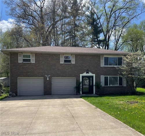 3467 Briardale Dr Nw, Massillon, OH, 44646-2811 | Card Image