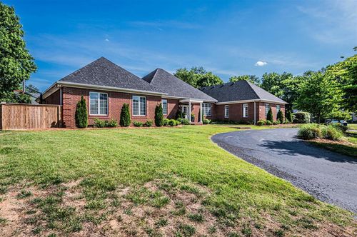 940 Kensington Way, Bowling Green, KY, 42103-0913 | Card Image