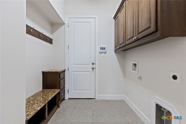 Laundry and mud room | Image 26