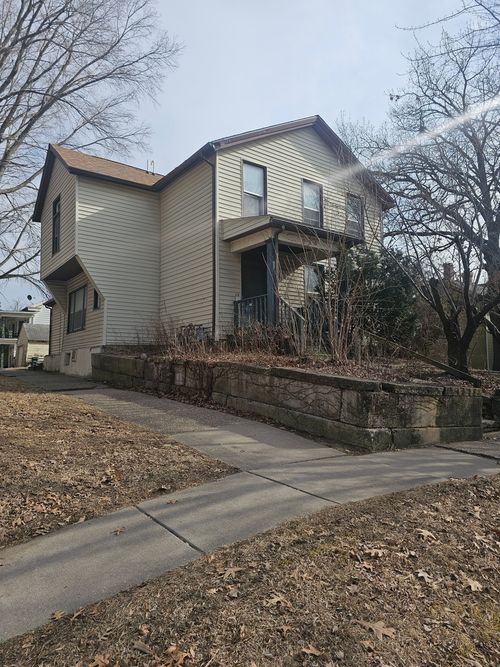 929 Bridge Ave, Davenport, IA, 52803-5667 | Card Image