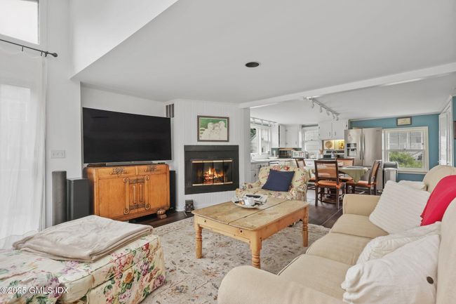 Family Room | Image 21