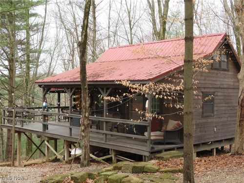 7301 Leafygreen St Sw, Carrollton, OH, 44615-8916 | Card Image