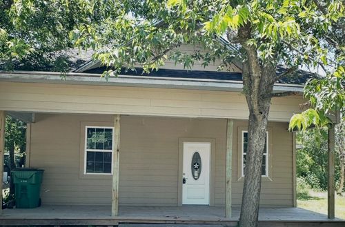 404 E Ross Ave, Mart, TX, 76664-1433 | Card Image