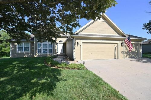 13645 Station Dr, Platte City, MO, 64079-9690 | Card Image