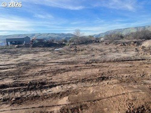 217 E St, Dallesport, WA, 98617-0679 | Card Image