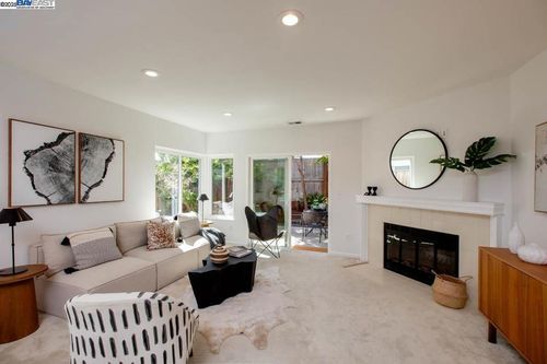 158 Oak Park Dr, Alameda, CA, 94502-6543 | Card Image