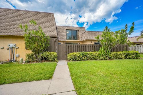 1204 Waterview Cir, Palm Springs, FL, 33461-6402 | Card Image