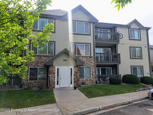 h-792 Castle Valley Blvd, New Castle, CO, 81647-9422 | Card Image