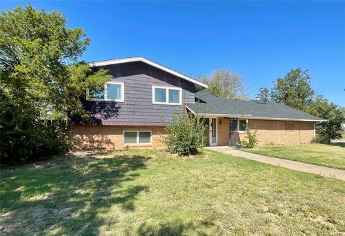 500 Green St, Quanah, TX, 79252-4732 | Card Image