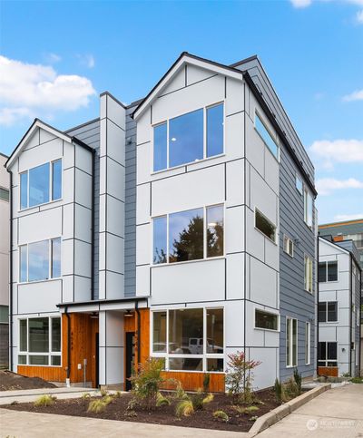 4546 40th Avenue Sw, Townhouse with 3 bedrooms, 1 bathrooms and null parking in Seattle WA | Image 1