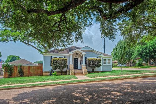 200 E Lubbock St, Brenham, TX, 77833-4911 | Card Image