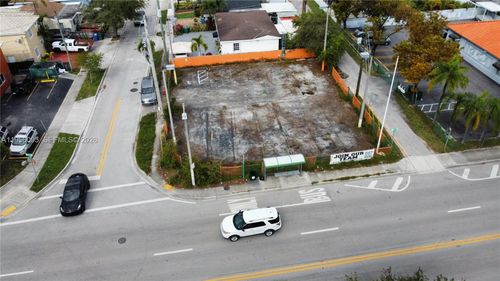 705 Nw 18th Pl, Miami, FL, 33125-3522 | Card Image