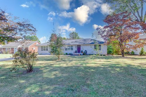 220 Parkes Ave, Lawrenceburg, TN, 38464-3447 | Card Image
