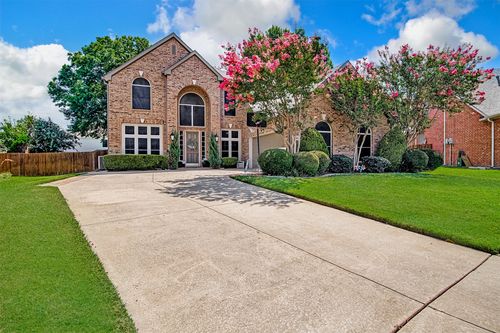 6303 Bramble Creek Ct, Arlington, TX, 76001-5666 | Card Image