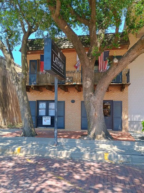 110 N Washington Street, Seymour, TX, 76380 | Card Image
