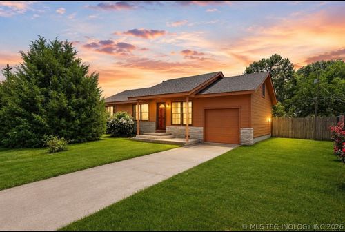 705 W Hartford Pl, Broken Arrow, OK, 74012-2412 | Card Image