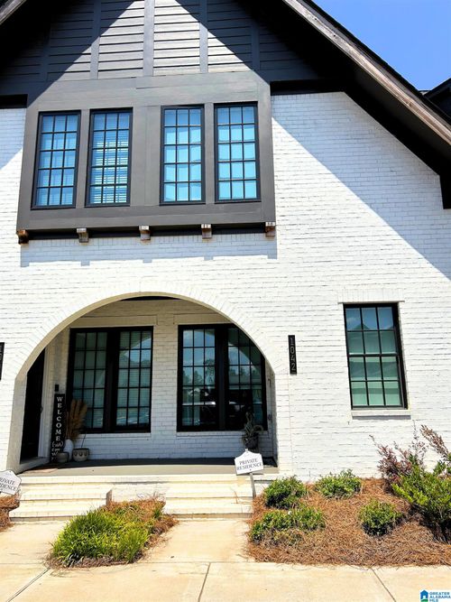 1042 Windsor Dr, HOOVER, AL, 35242-4782 | Card Image