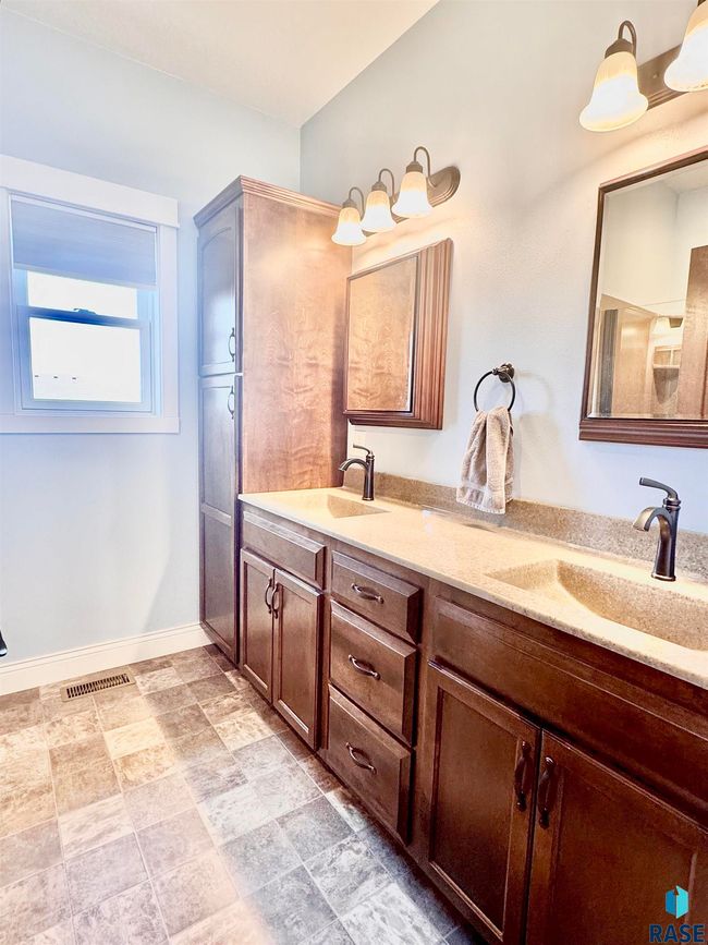 1403 Bitterroot Rd, House other with 5 bedrooms, 4 bathrooms and null parking in Dell Rapids SD | Image 19