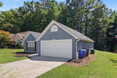 140 Cannon Dr, Fayetteville, GA, 30214-6924 | Card Image