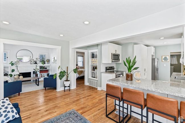 1870 E 3900 S, House other with 4 bedrooms, 3 bathrooms and 2 parking in Holladay UT | Image 11
