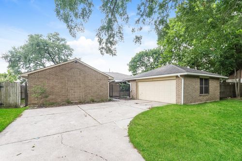 8007 Breda Dr, Baytown, TX, 77521-8547 | Card Image
