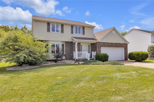 2570 David Dr, Niagara Falls, NY, 14304-4616 | Card Image