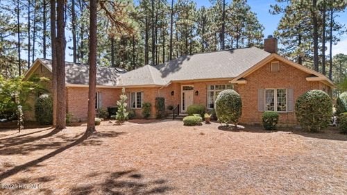 24 Strathaven Dr, Pinehurst, NC, 28374-9770 | Card Image