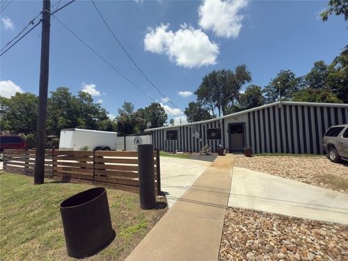 1609 Laurel St, Taylor, TX, 76574-3045 | Card Image