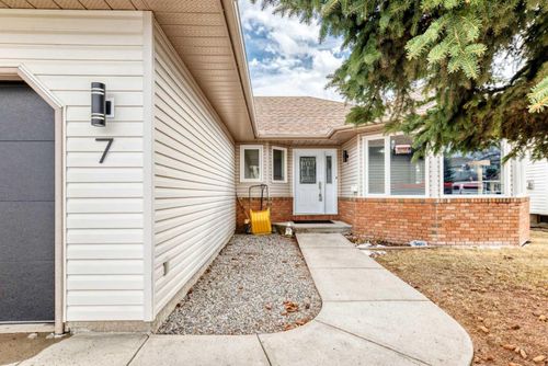 7 Sunset Cres, Okotoks, AB, T1S1M6 | Card Image
