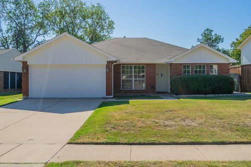 2507 Meadowview Dr, Corinth, TX, 76210-2217 | Card Image
