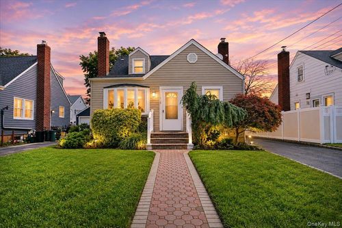 413 Stewart Avenue, Hempstead, NY, 11710 | Card Image