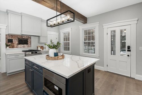 18 Souhegan St, Milford, NH, 03055-3822 | Card Image