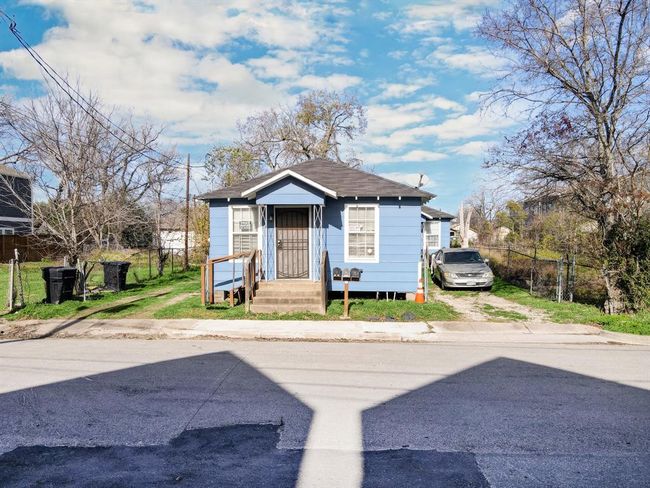 3417 Bremond St, Home with 2 bedrooms, 1 bathrooms and null parking in Houston TX | Image 6