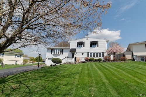 102 Seitz Dr, Camillus, NY, 13031-1829 | Card Image