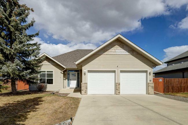 104 1 Avenue Se, Home with 5 bedrooms, 3 bathrooms and 4 parking in Langdon AB | Image 1