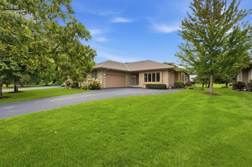 1209 E Sweetbriar Lane, Hartland, WI, 53029 | Card Image