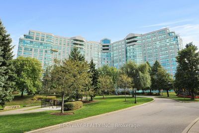 807 - 7825 Bayview Ave, Condo with 2 bedrooms, 3 bathrooms and 1 parking in Thornhill ON | Image 1