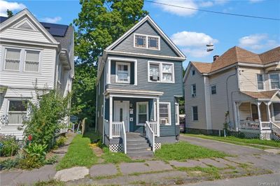 Front of property featuring a porch | Image 2