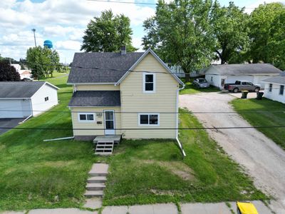 102 Sw 5th Avenue, House other with 2 bedrooms, 2 bathrooms and null parking in Waukon IA | Image 2