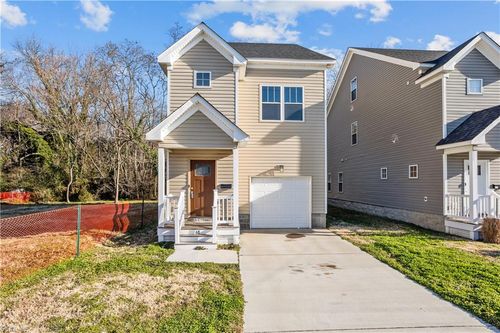 68 W County St, Hampton, VA, 23663-2324 | Card Image