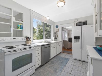 74 Circle Drive, House other with 3 bedrooms, 1 bathrooms and 2 parking in Waltham MA | Image 3