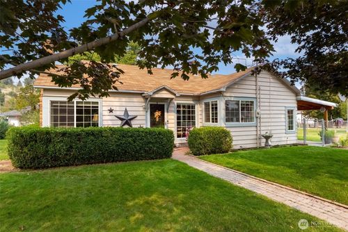 211 S Granite St, Omak, WA, 98841-9362 | Card Image